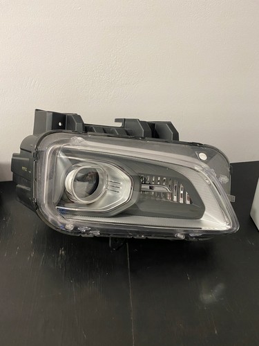 Faro proiettore anteriore