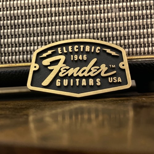 Distintivo logo chitarra