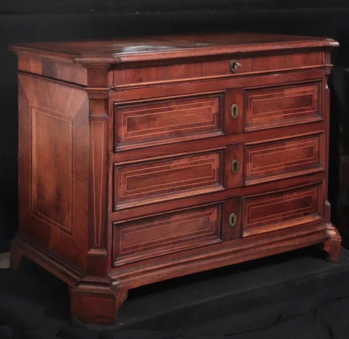 Cassettone con scarabattolo