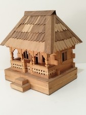 Casetta in miniatura in legno con spazio porta oggetti anni 2000 – cm. 33X31X26