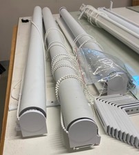 tende a rullo oscuranti di due dimensioni (portafinestra e finestra) 