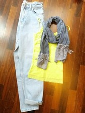 JEANS VITA ALTA ZARA + CANOTTA FLUO + SCIARPINA