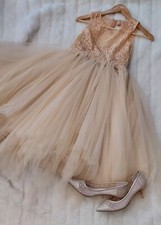 Abito in tulle in pizzo beige