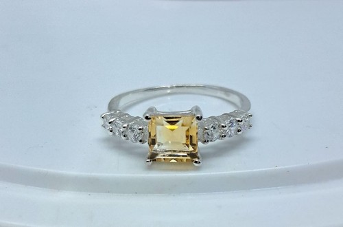 Anello solitario taglio