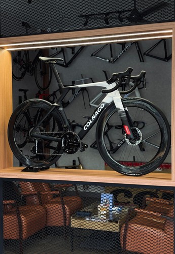 Colnago y1rs uae - colnago, team