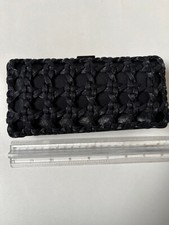 Borsetta elegante Chiara P. rigida con chiusura a scatto e catenina occultabile