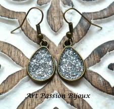 Piccoli orecchini a goccia con