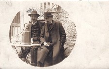 MILANO: Fotocart. privata Mario ed Elicio con strano oggetto sul tavolino  1917