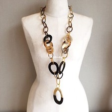 Collana lunga in corno di