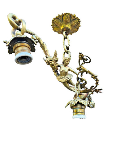 Lampadario figurativo dama