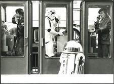 Foto vintage C3-Po a una cabina telefonica 1977 Ft 37322 - Stampa 20x15 cm