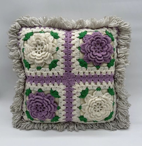 Cuscino vintage all'uncinetto