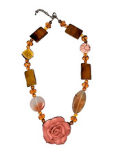 Collana in Resina con Rosa Centrale in pasta modellabile