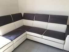 divano angolare moderno bicolore poggia piedi estraibile e con pouf contenitore 