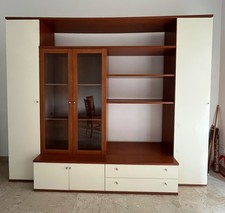 Parete attrezzata soggiorno con vetrina e ripiani color avorio e ciliegio 273cm