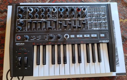 Arturia minibrute noir - arturia,