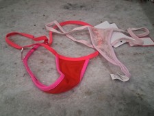 2 RARI G-STRINGHE FUORI