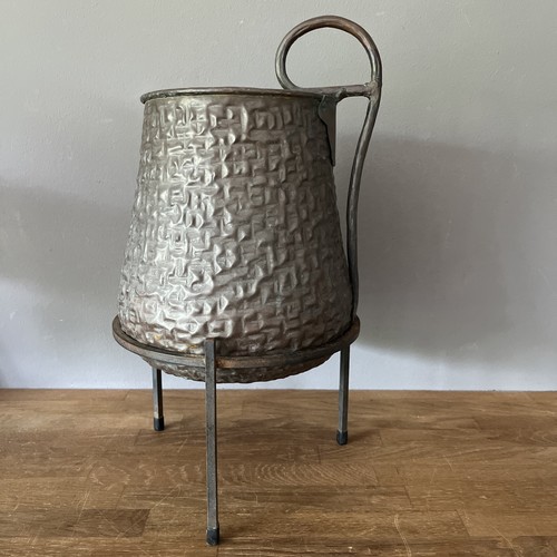 Vaso martellato - , e