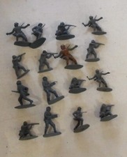 16 soldatini plastica