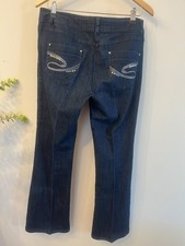 Jeans svasati con dettagli