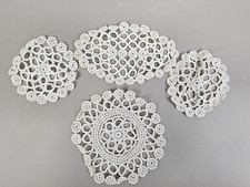 antico Lotto di Quattro CENTRINI  PER TAVOLA realizzato a mano Uncinetto Vintage