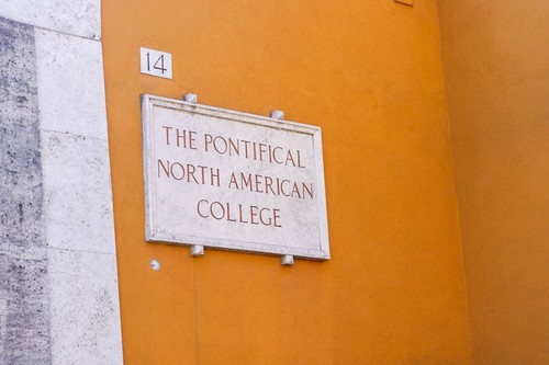 Insegna pontificia collegio - pontificia,