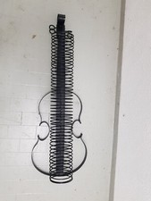 porta cd ferro lavorato a forma di violino da appendere come foto