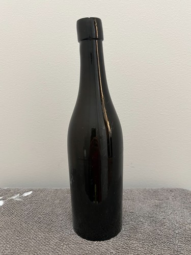 Vecchia bottiglia vino - di,