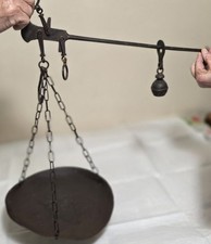 Antica bilancia in ferro e