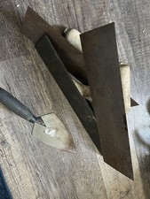 Lotto di 7 utensili vintage per cemento muratura calcestruzzo: bordatori, spatole, martello, secchio