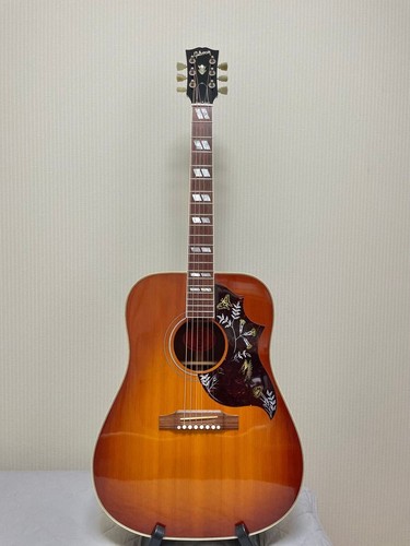 Chitarra acustica leggera