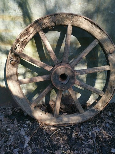 Vecchia ruote legno carro - ruote,