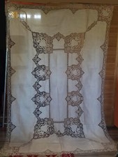 TOVAGLIA IN LINO MISTO COTONE INTAGLIO E RICAMO AD AGO PUNTO VENEZIA CON RILEVI