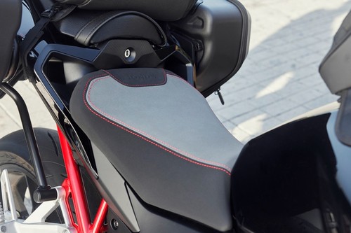 Sella honda per - per, pilota