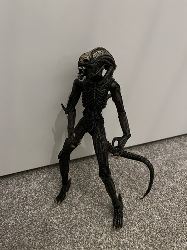 Modellino statuina xenomorfo