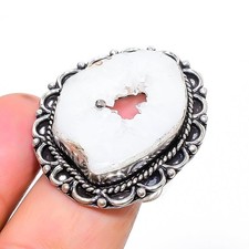 Anello con pietre preziose in