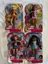 Set di 4 Playmates Winx Club 2025 Fairy Dolls Flora, Stella, Bloom e Aisha nuove con scatola