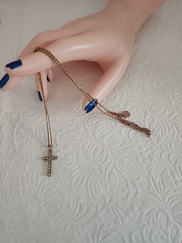Collana con ciondolo croce