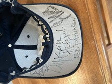 Cappello autografato DVS skate