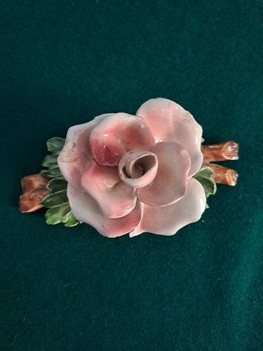 Ramo con rosa porcellana - con, in