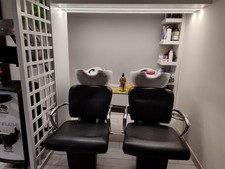 arredo x parrucchiere poltrone specchi caschi attrezzatura 