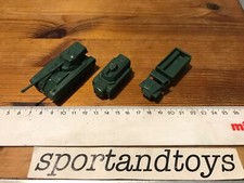 LOTTO TRE MODELLINI MEZZI MILITARI IN PLASTICA ORIGINE IGNOTA.