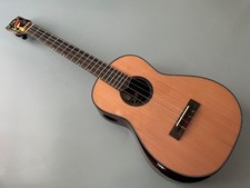 Ukelele baritono Oli - cedro e