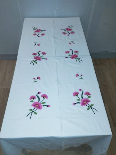 Nappe table brodée - de,