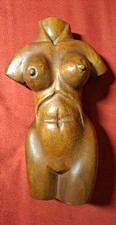 Scultura in legno. Busto di