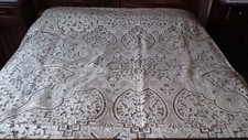 coperta letto ricamata a mano