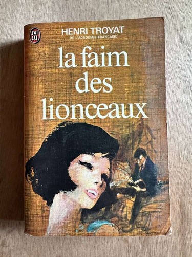 Fame dei cuccioli - dei, leone