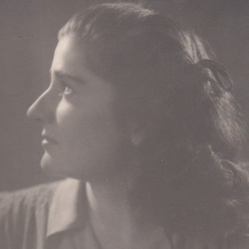 Morbido profilo giovane donna