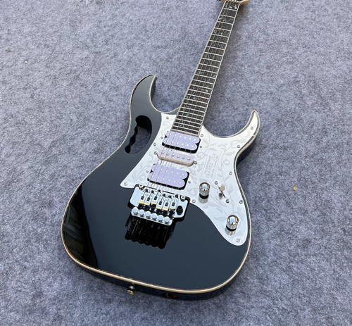 Chitarra elettrica nera