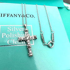 Collana con ciondolo croce 17"